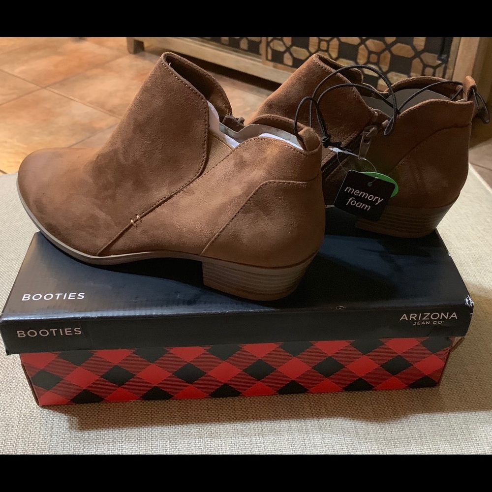 Cognac ankle booties